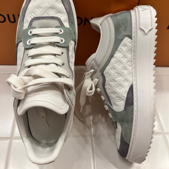 Louis Vuitton sneakers 39